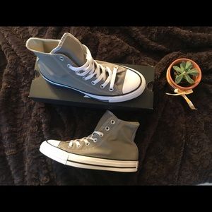 NEW Classic High-Top Converse Chucks - Size 7